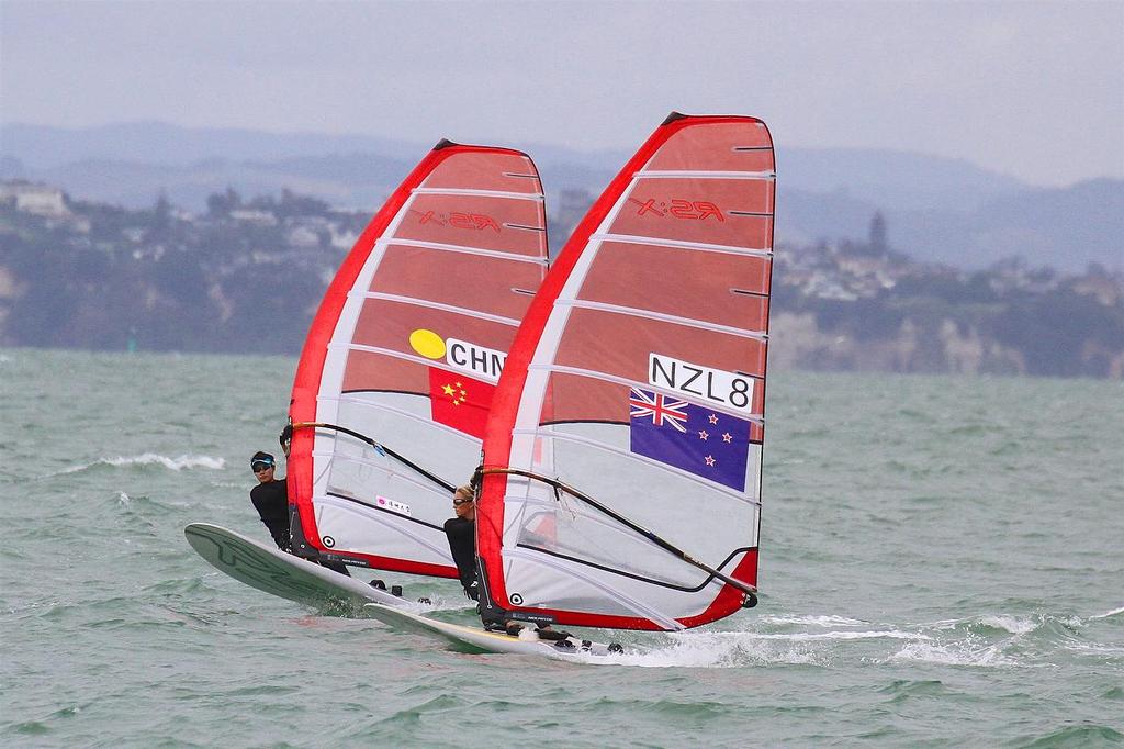 Natalia Kosinska training with China's RS:X Olympic representatives, Takapuna, March 31 2016 - photo © Richard Gladwell <a target=